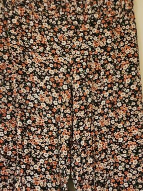 by & by Xs Cropped  Pants with Pink and Cream Floral Pattern